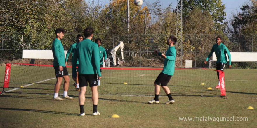 Sakaryaspor, yarım asırlık derbinin son provasını yaptı