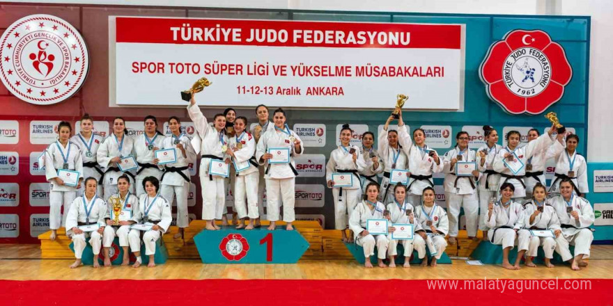 Salihli judoda Süper Lig’e yükseldi