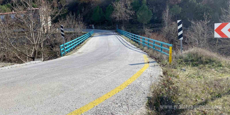 Salihli ve Alaşehir’de köprü korkulukları yenilendi