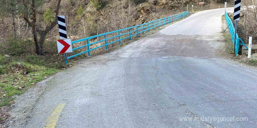 Salihli ve Alaşehir’de köprü korkulukları yenilendi