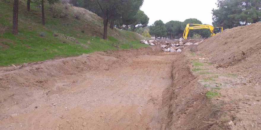 Salihli’de 2 kilometrelik dere temizlendi