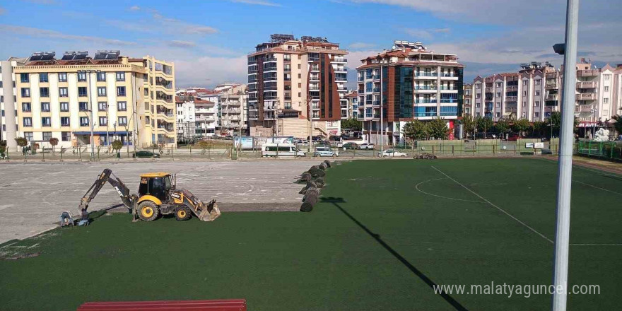 Salihli’de Ali İhsan Karayiğit Stadı yenileniyor