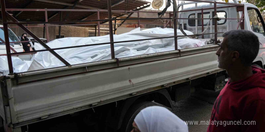 Şam’da toplu mezarlardan çıkarılan sahipsiz cenazeler defnediliyor