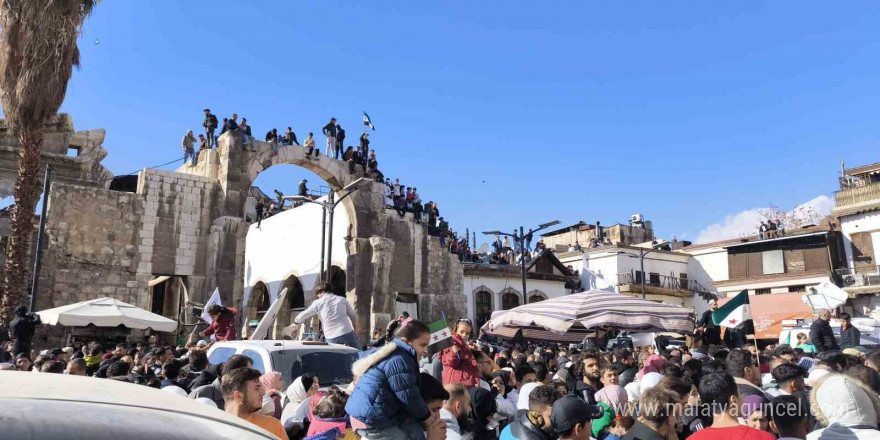 Şam’daki tarihi Emevi Camii’nin zincirleri kırıldı