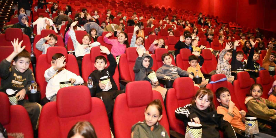 Samsun’da bin öğrenci ilk kez sinemada film izledi