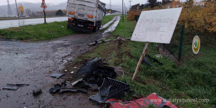 Samsun’da kamyon ile otomobil çarpıştı: 2 yaralı