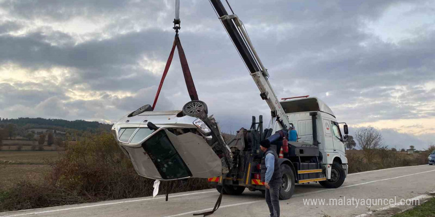 Samsun’da kontrolden çıkan otomobil 4 takla attı: 2 yaralı