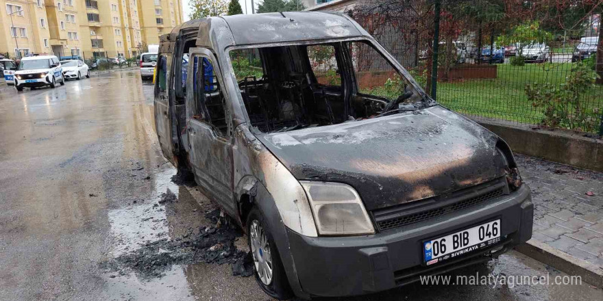 Samsun’da seyir halindeki araç tamamen yandı