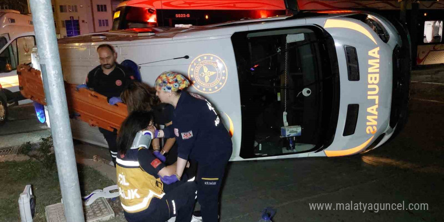 Samsun’da tramvay ambulansla çarpıştı: 4 sağlık çalışanı yaralandı