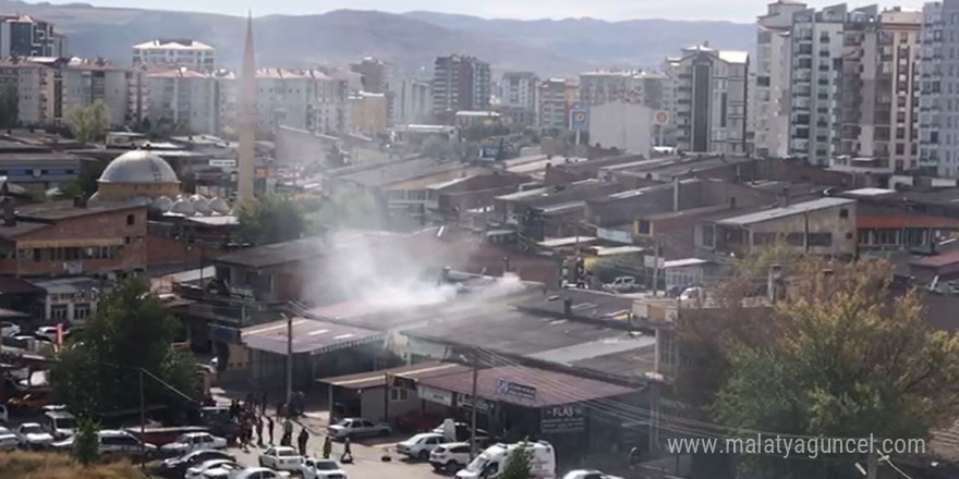 Sanayi çarşısında yangın, 3 kişi dumandan etkilendi