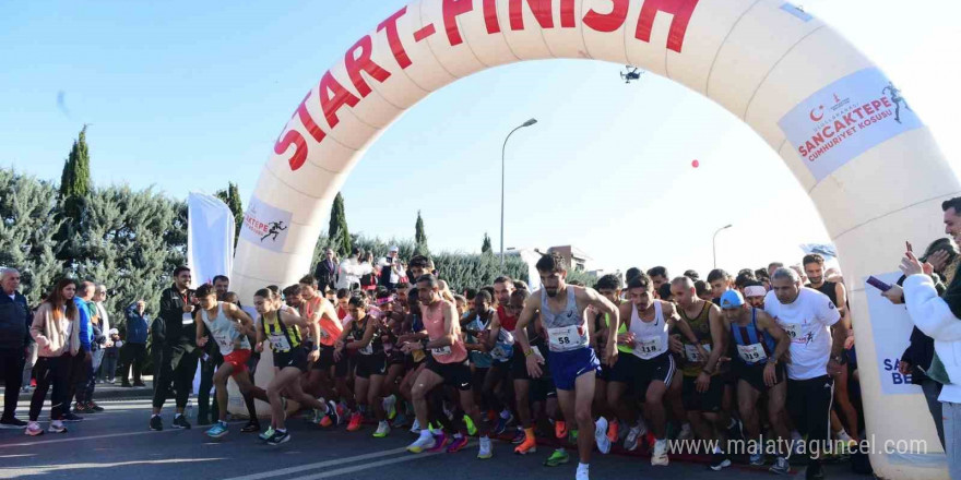 ’Sancaktepe Cumhuriyet Koşusu’ yüzlerce sporcunun katılımıyla gerçekleşti