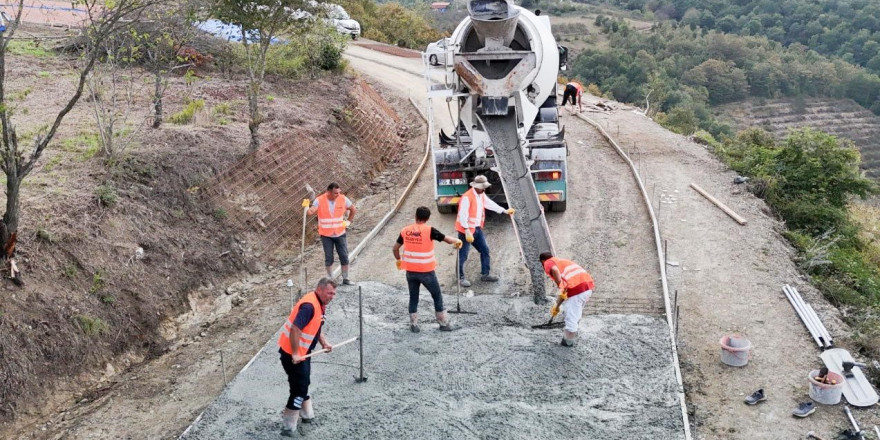 Sandıkçı: “İlçemize güvenli ve konforlu yollar kazandırıyoruz”