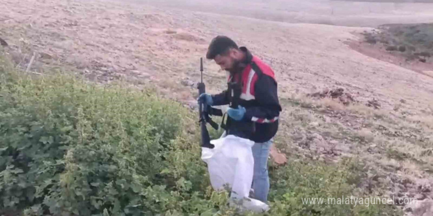 Şanlıurfa’da silah kaçakçılığı operasyonunda jandarma cephanelik ele geçirdi: 4 gözaltı