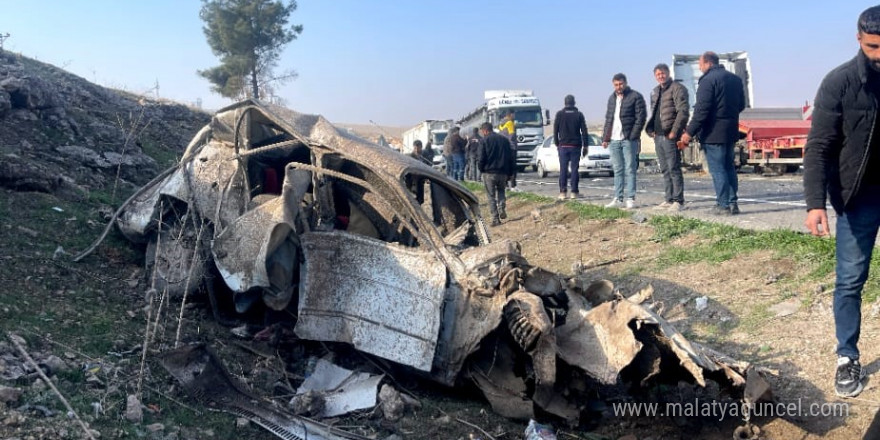 Şanlıurfa’da tırla çarpışıp şarampole devrilen otomobilin sürücüsü ağır yaralandı