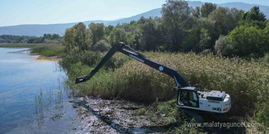 Sapanca Gölü’nü koruyacak çalışmalara bir yenisi daha eklendi: Göl havzası Büyükşehir’e emanet