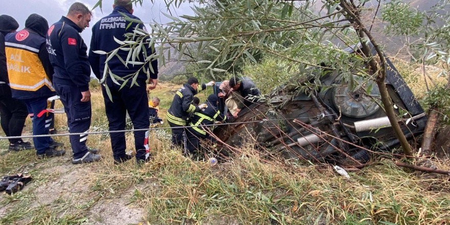 Şarampole uçan otomobildeki kadın kurtarıldı