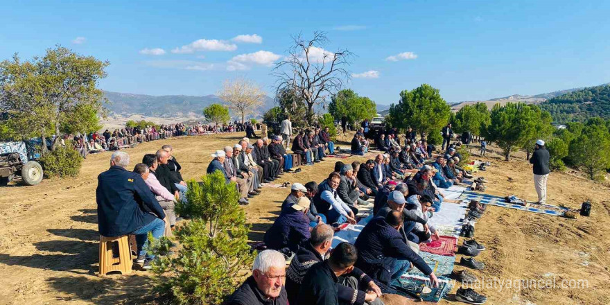 Sarıgöllüler yağmur duasına çıktı