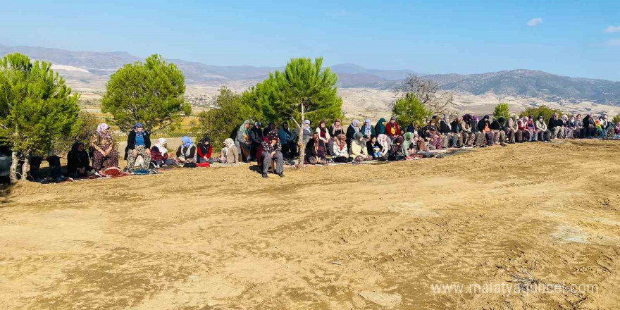 Sarıgöllüler yağmur duasına çıktı