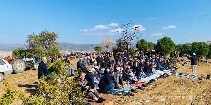 Sarıgöllüler yağmur duasına çıktı