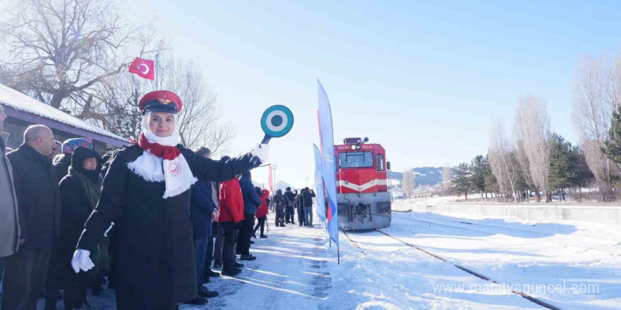 Sarıkamış Treni’ndeki gençleri Bakan Göktaş karşıladı