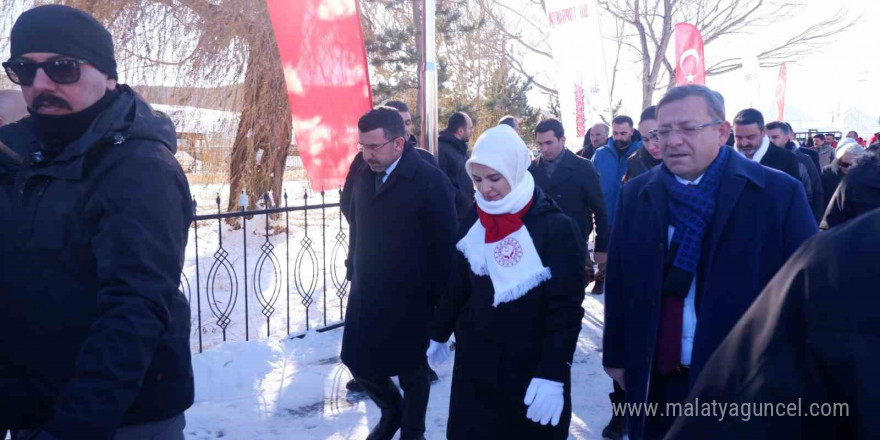 Sarıkamış Treni’ndeki gençleri Bakan Göktaş karşıladı