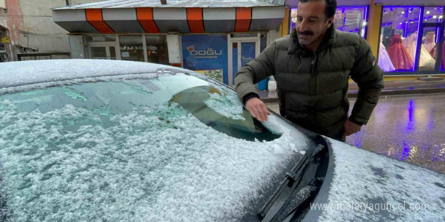 Sarıkamış’a mevsimin ilk karı yağdı