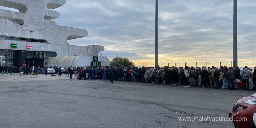 Sarp Sınır Kapısı’nda yılbaşı dönüş yoğunluğu