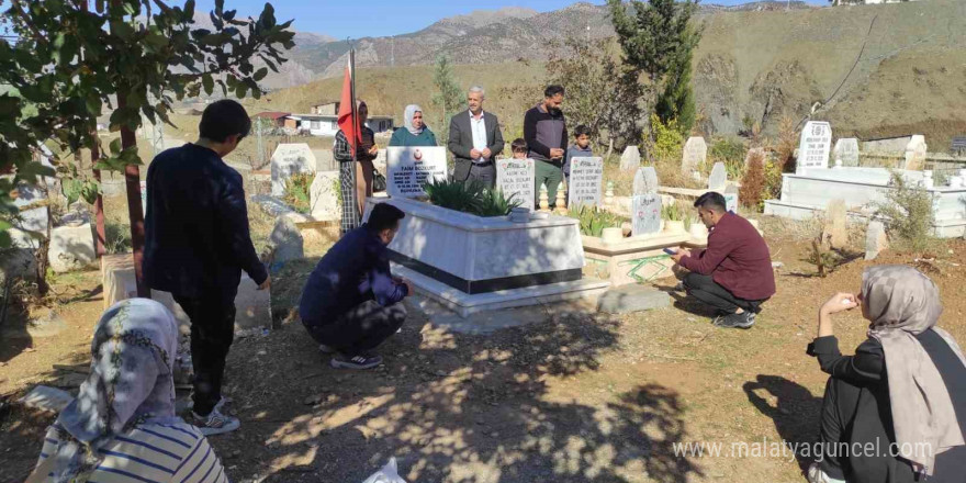 Sason şehitleri Bozkurt ve Araz mezarları başında anıldı