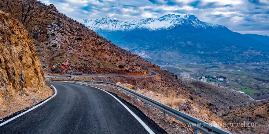 Sason’da iki köyü ilçeye bağlayan yollar asfalta kavuştu