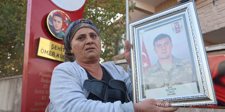 Şehit anasının gözyaşlarına evladının silah arkadaşları son verdi