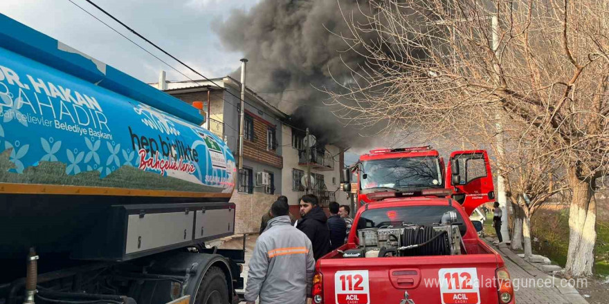 Şehit babasının evi alevlere teslim oldu