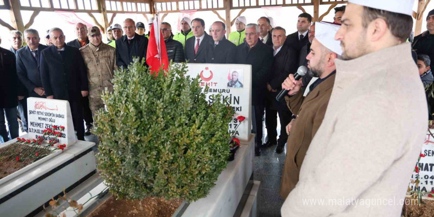 Şehit Fethi Sekin kabri başında anıldı