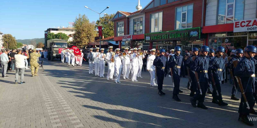 Şehit Piyade Uzman Çavuş Burak Geniş memleketi Yenice’de toprağa verildi