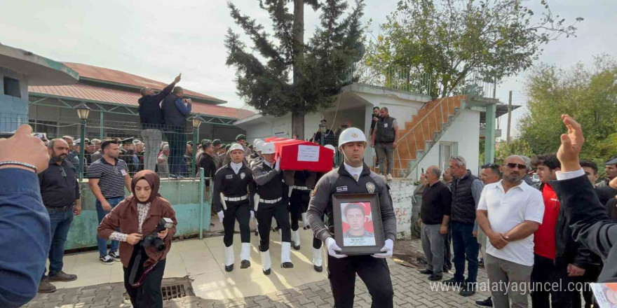 Şehit polis memuru memleketinde toprağa verildi