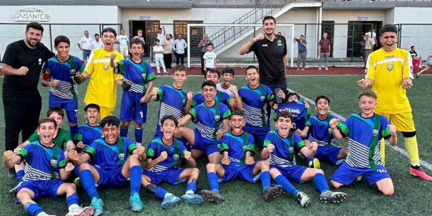 Şehitkamil U13 Futbol Takımı “namağlup şampiyon”