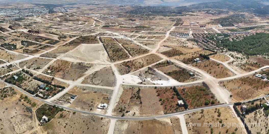 Şehitkamil’den kırsal mahallelerde yol atağı