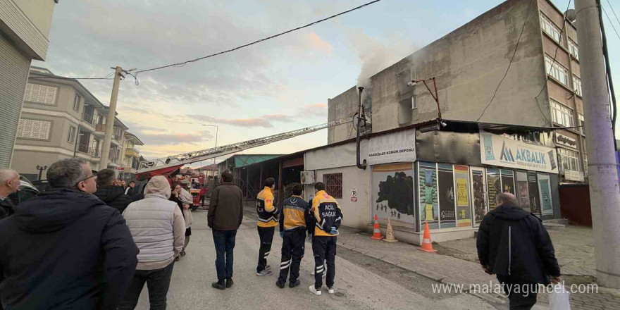 Şehrin göbeğinde korkutan yangın