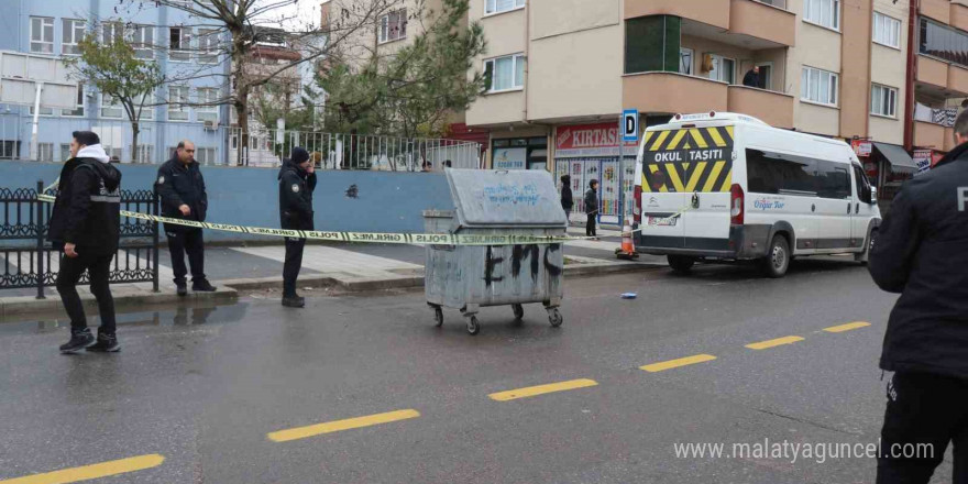 Şehrin göbeğinde silahlı saldırı: Kurşun yağdırıp olay yerinden kaçtı