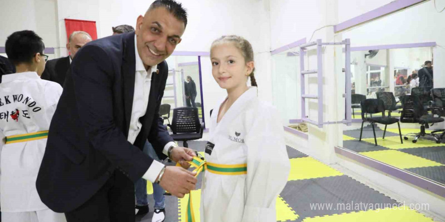 Şehzadeler Belediyesinde taekwondo kuşak sınavı heyecanı