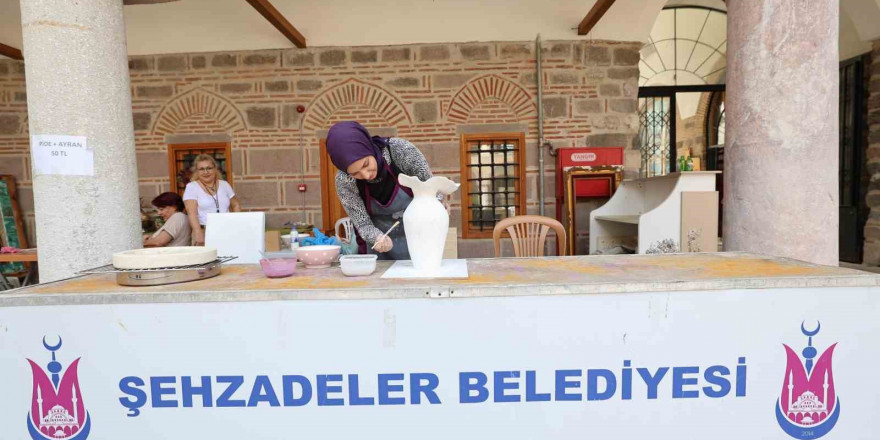 Şehzadeler’in kadınları el emeklerini sanata dönüştürüyor