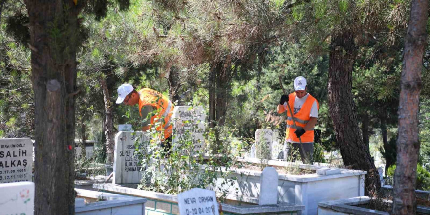 Şekerpınar Mezarlığı’nda temizlik yapıldı