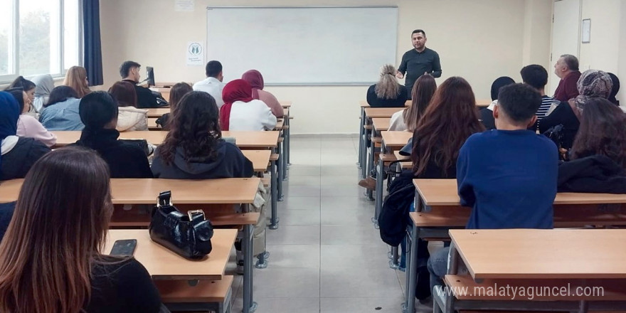 Sektör temsilcilerinden üniversiteli öğrencilere kariyer ipuçları