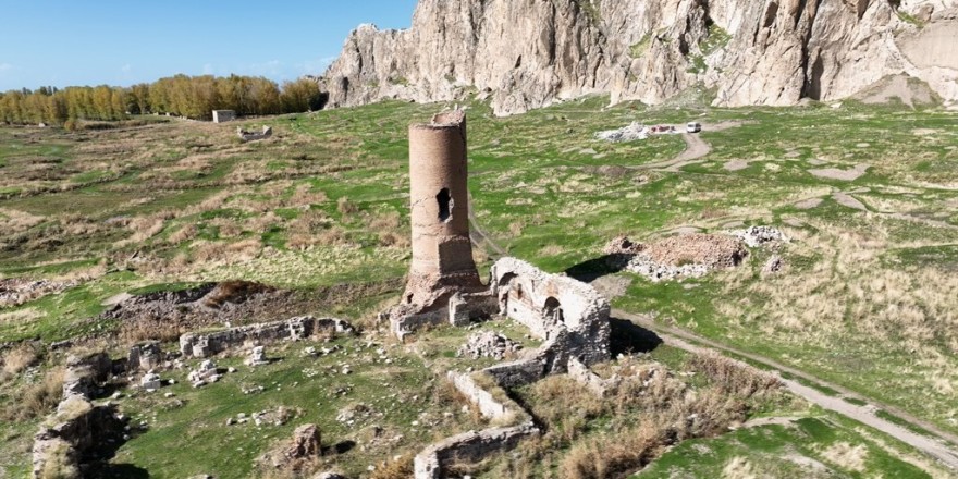 Selçuklu dönemine ait tarihi Van Ulu Cami’nin restorasyon çalışmaları başladı