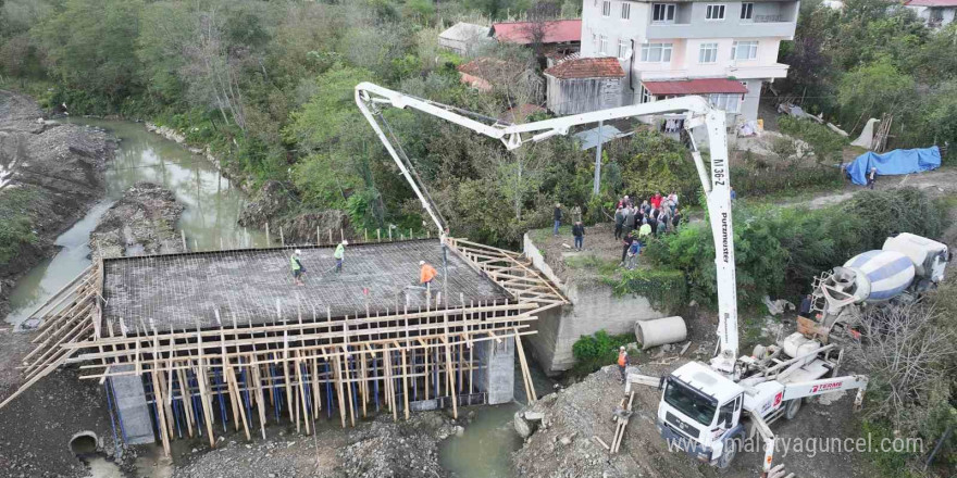 Selin yıktığı köprünün yerine yenisi yapılıyor