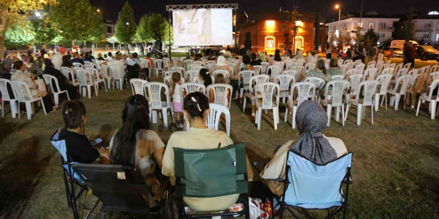 Serdivan açık hava film gösterimleri devam ediyor