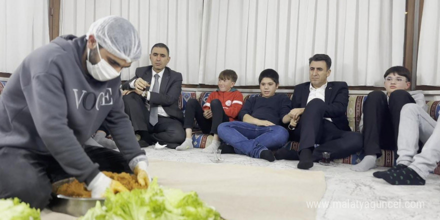 Sevgi Evi’nde sazlar çalındı, çiğköfteler yapıldı