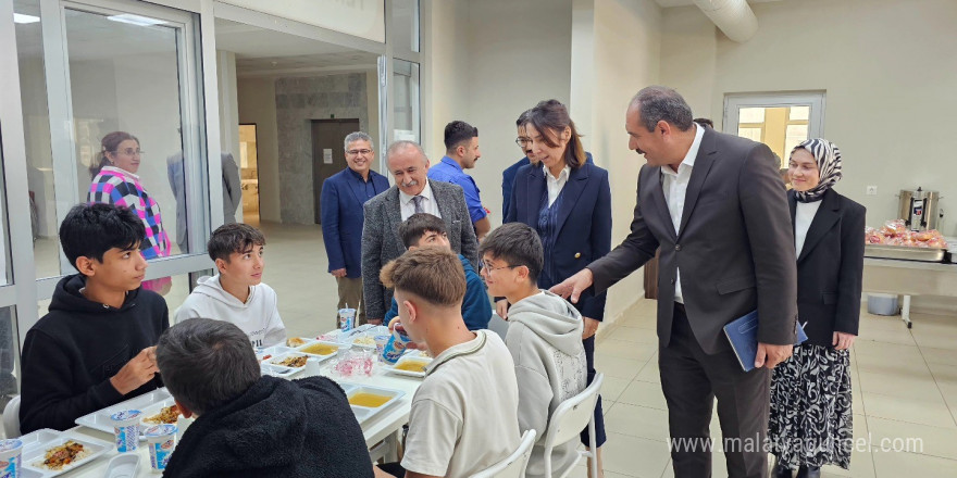 Seydikemer Kaymakamı Büyüker, öğrencilerle buluştu