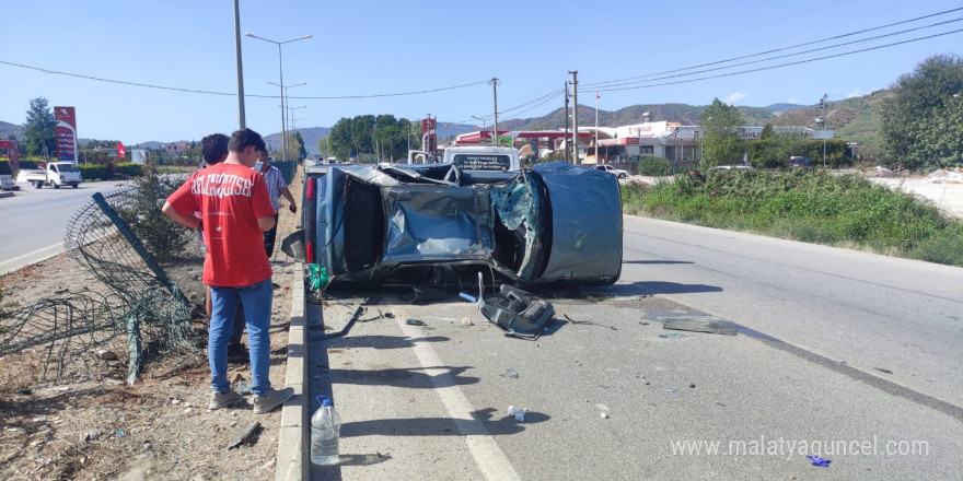 Seydikemer’de otomobil takla attı: 2 yaralı