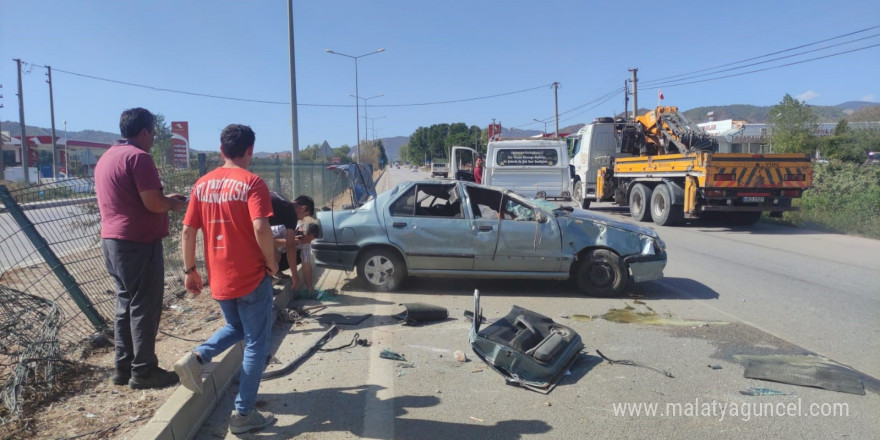 Seydikemer’de otomobil takla attı: 2 yaralı