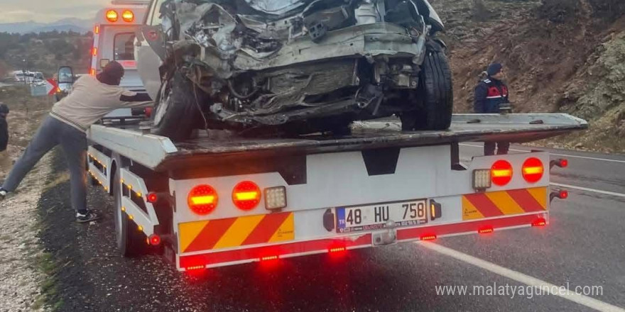 Seydikemer’de trafik kazası: 2 ölü